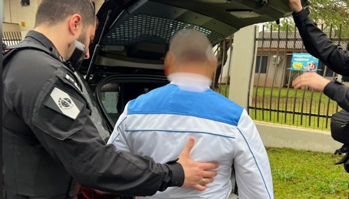 Padre de Cascavel é preso acusado de abuso sexual e Polícia faz buscas no quarto